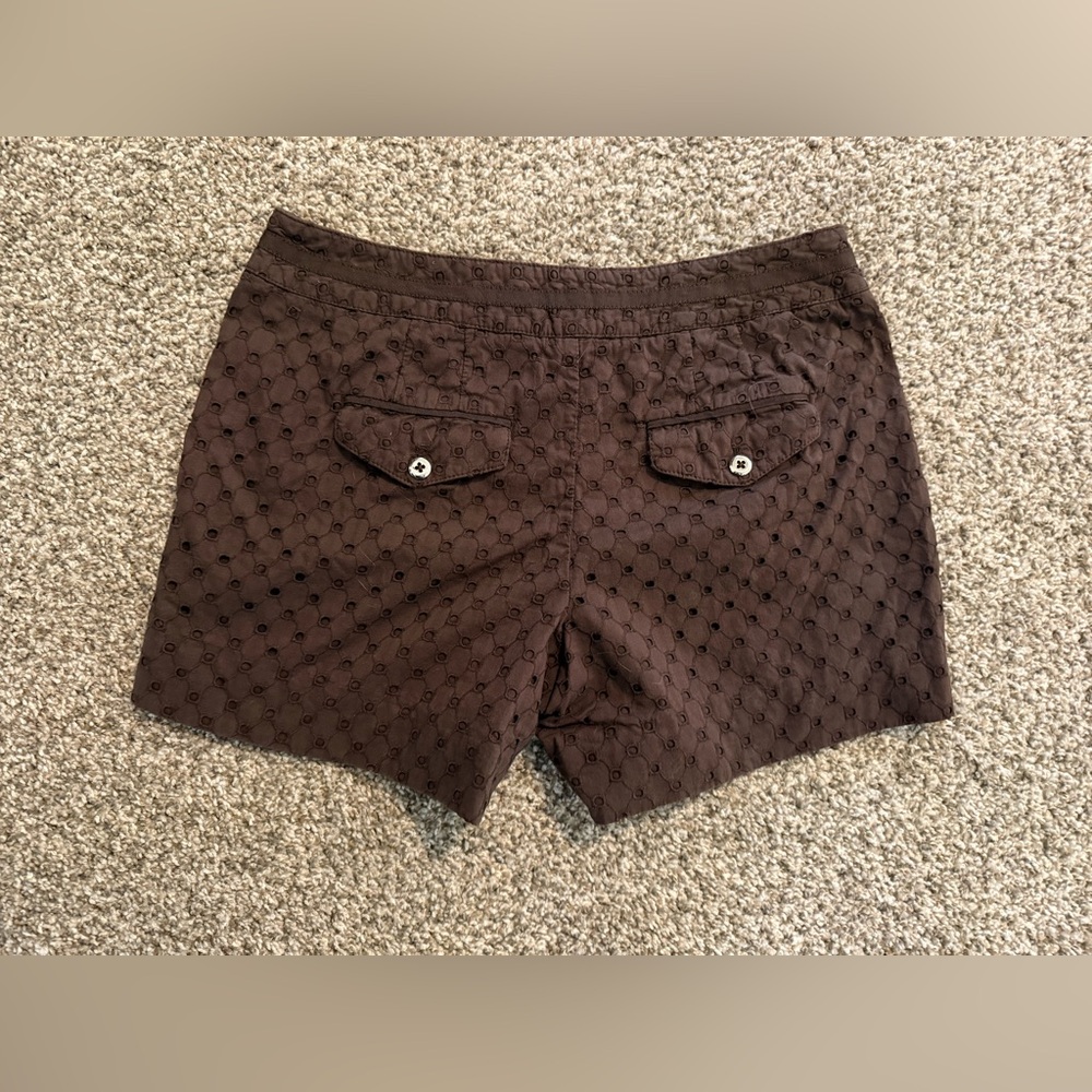 Women’sWhite House Black Market
Brown Button Eyelet Shorts ~ Size 8 - Picture 4 of 4